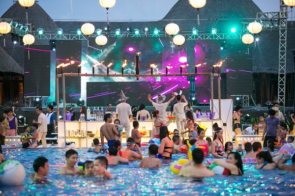 Concept Pool Party cho tiệc tất niên cuối năm